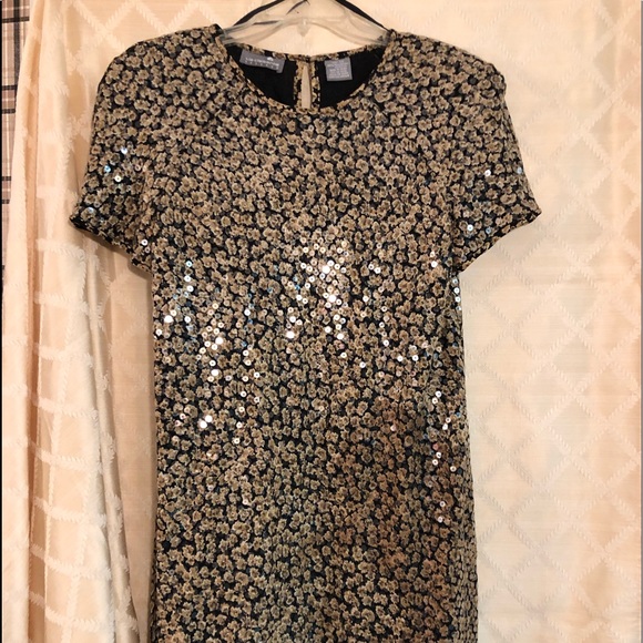 Liz Claiborne Dresses & Skirts - Liz Claiborne All sequenced printed dress.